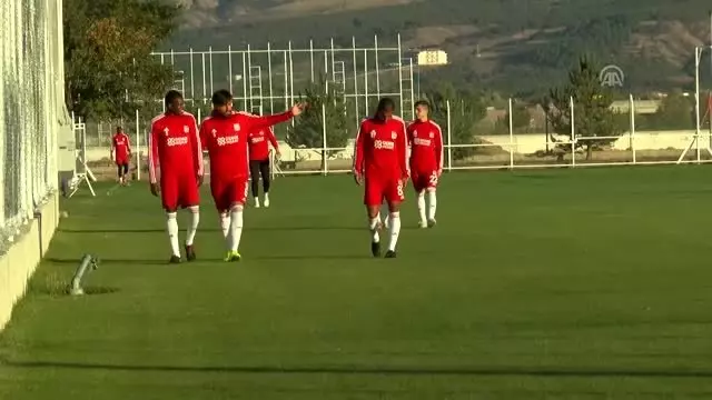 'Hakemler VAR'a rağmen hata yapıyor' 'Hakemler VAR'a rağmen hata yapıyor'