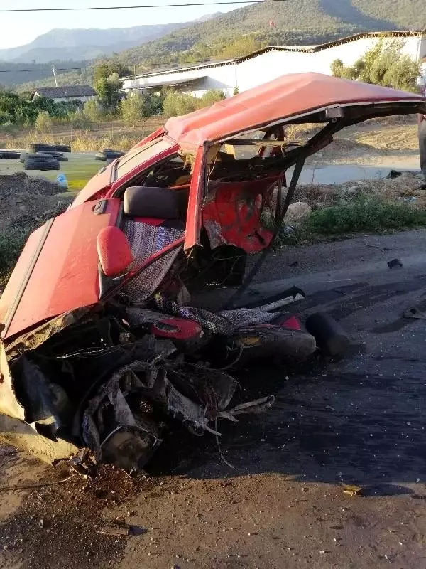 İzmir'de otomobiller çarpıştı: 1 ölü