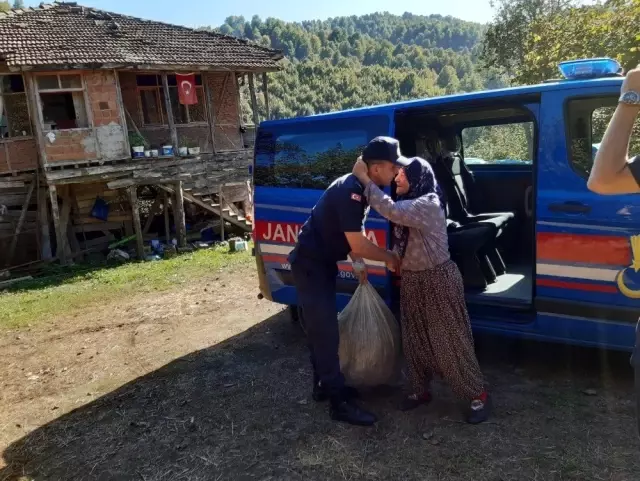 Jandarmadan yürek ısıtan davranış Jandarmadan yürek ısıtan davranış