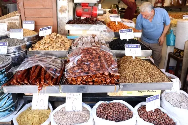 Şanlıurfa'da kışlık kuru yemişler görücüye çıktı Şanlıurfa'da kışlık kuru yemişler görücüye çıktı