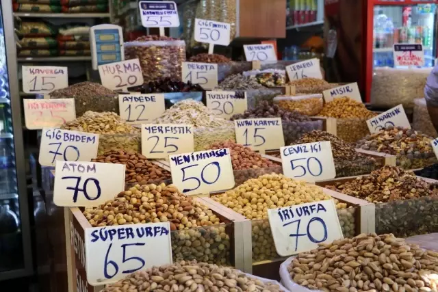 Şanlıurfa'da kışlık kuru yemişler görücüye çıktı Şanlıurfa'da kışlık kuru yemişler görücüye çıktı
