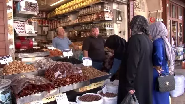 Şanlıurfa'da kışlık kuruyemişler görücüye çıktı Şanlıurfa'da kışlık kuruyemişler görücüye çıktı