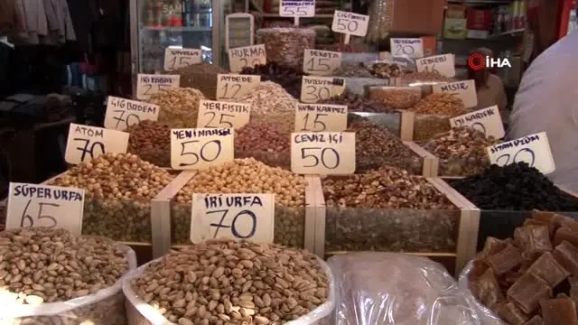 Şanlıurfa'da kışlık kuruyemişler görücüye çıktı Şanlıurfa'da kışlık kuruyemişler görücüye çıktı