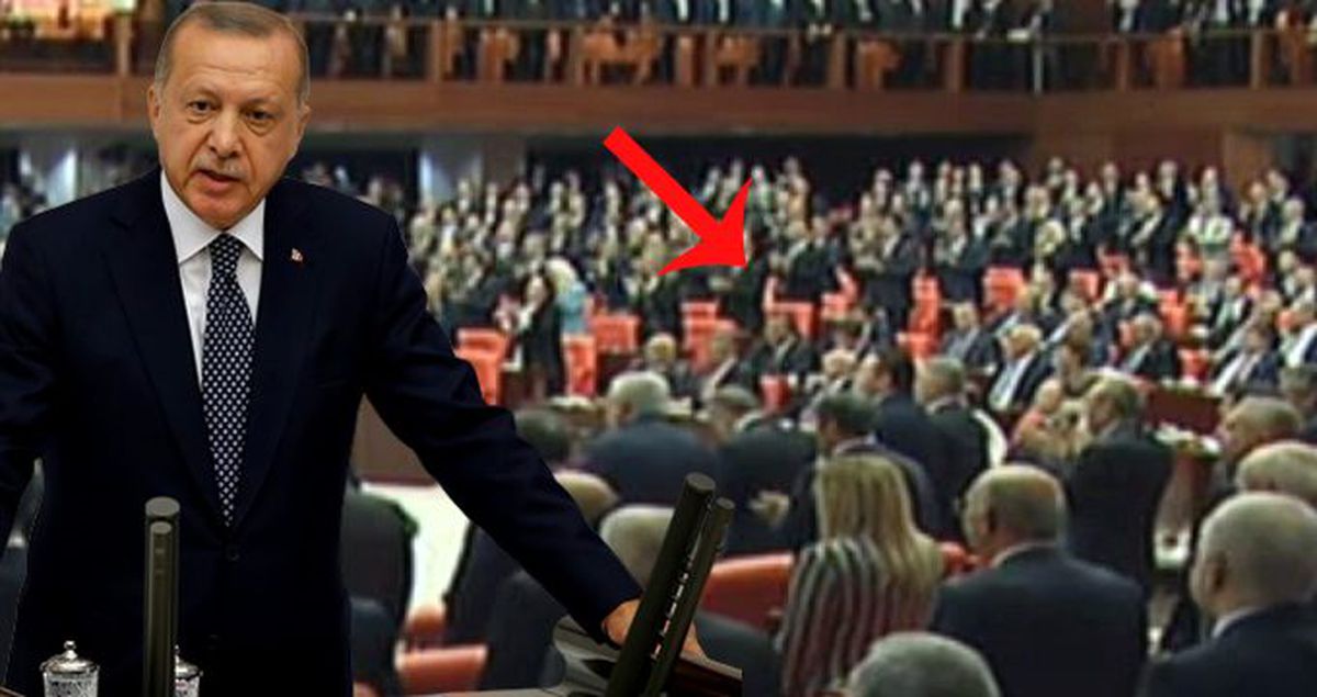 Cumhurbaşkanı Erdoğan'ın TBMM'ye girdiği sırada CHP grubu ayağa kalkmadı