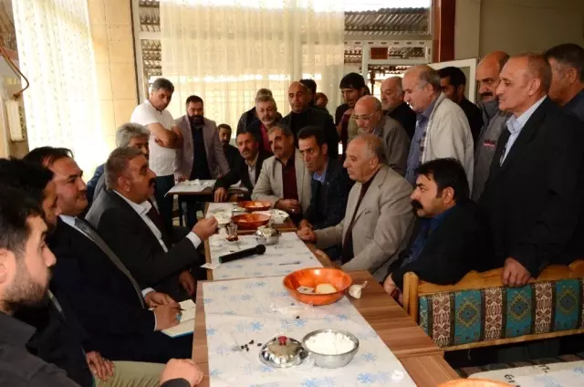 Sunar, kahvaltıda esnaflarla buluştu Sunar, kahvaltıda esnaflarla buluştu