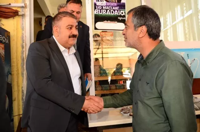 Sunar, kahvaltıda esnaflarla buluştu Sunar, kahvaltıda esnaflarla buluştu