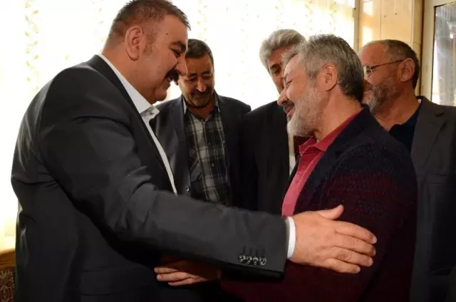 Sunar, kahvaltıda esnaflarla buluştu Sunar, kahvaltıda esnaflarla buluştu
