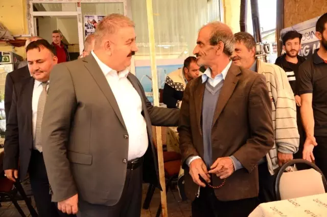 Sunar, kahvaltıda esnaflarla buluştu Sunar, kahvaltıda esnaflarla buluştu