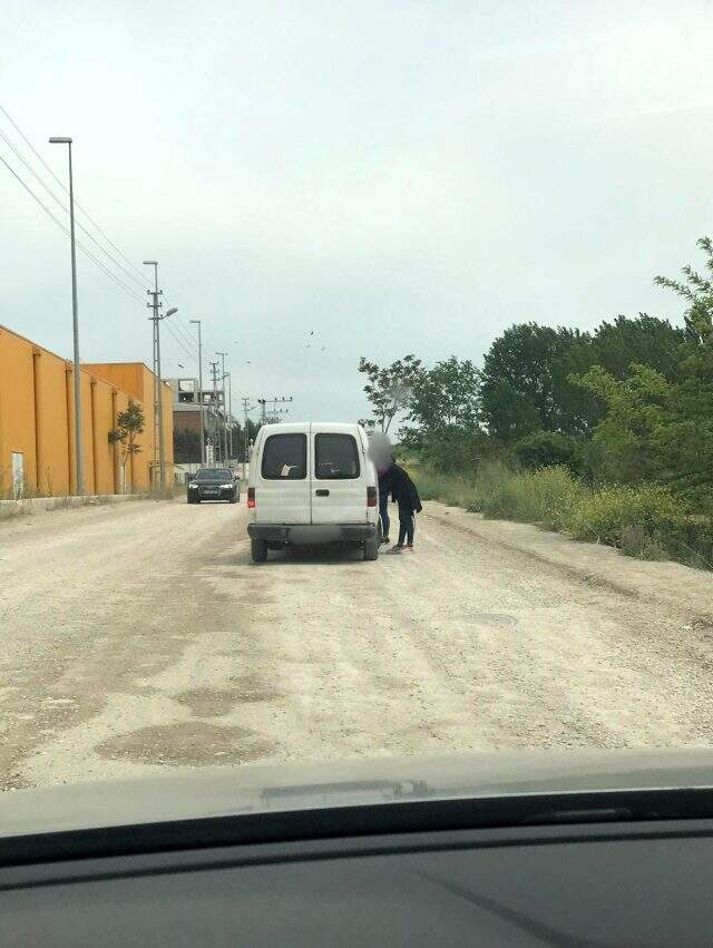 Yol kenarında fuhuş pazarlığı böyle görüntülendi! Cezai işlem uygulandı