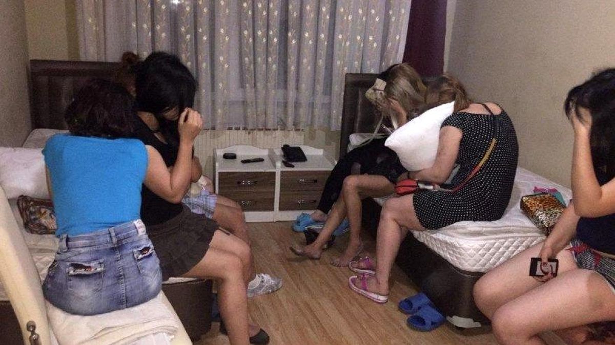 30 kadının çaresizliğinden faydalanan milyonluk fuhuş çetesi çökertildi