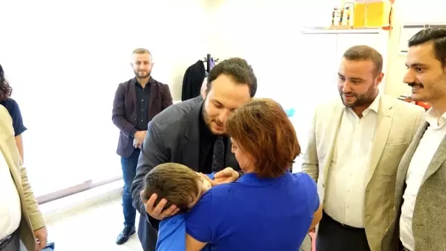 AK Partili gençlerden, özel çocuklara ziyaret AK Partili gençlerden, özel çocuklara ziyaret