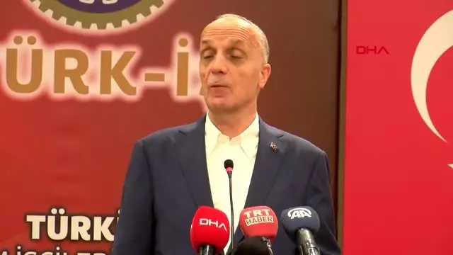 Antalya bakan selçuk'tan 1064 geçici kamu işçisine müjde Antalya bakan selçuk'tan 1064 geçici kamu işçisine müjde