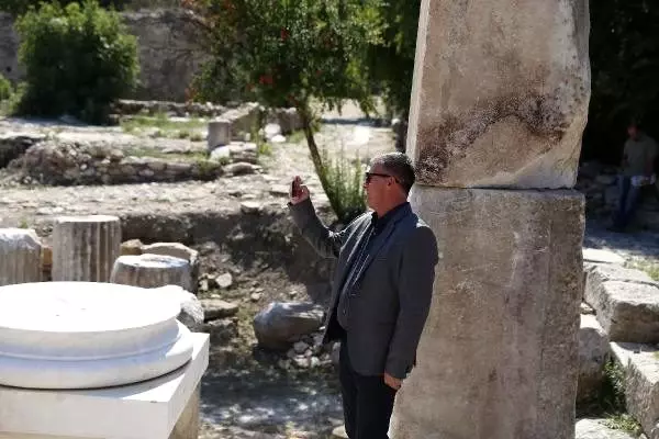 Arnavutluk'un avlonya valisi, stratonikeia'ya hayran kaldı Arnavutluk'un avlonya valisi, stratonikeia'ya hayran kaldı