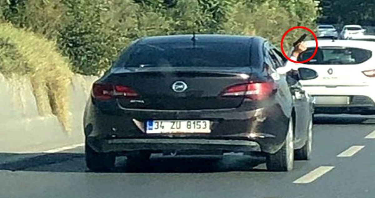İstanbul'da tepki çeken fotoğraftaki tabanca oyuncak çıktı