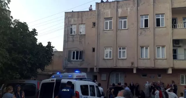 Balkondan hurda verirken elektrik kablosuna çarpmasıyla akıma kapılan genç kadın hayatını kaybetti