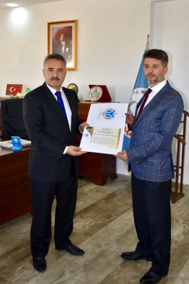 Başarılı okullara 'Kalite Takip Sistemi Başarı Belgesi' Başarılı okullara 'Kalite Takip Sistemi Başarı Belgesi'