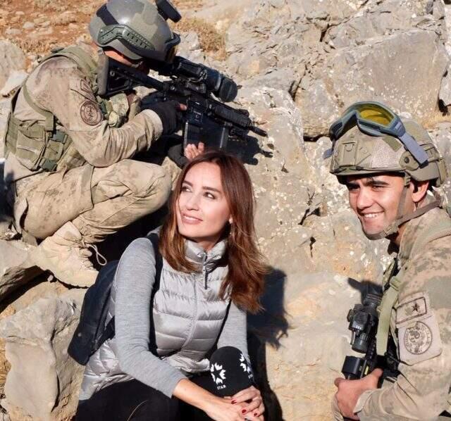 Başarlı sunucu Nazlı Çelik Mehmetçik'le birlikte operasyona katıldı