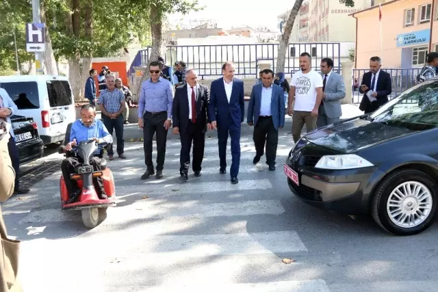 Başkan Öztürk: 'Trafikte riayet etmemiz gereken konu yayaların önceliğidir'