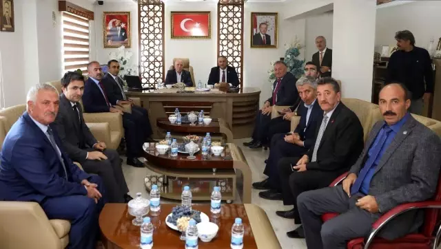 Başkan Sekmen Şenkaya'da muhtarlarla buluştu Başkan Sekmen Şenkaya'da muhtarlarla buluştu
