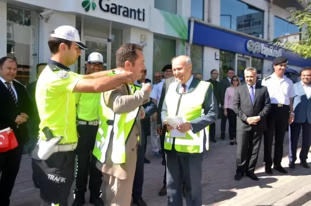 Bilecik'te yayalar için nöbet tuttular Bilecik'te yayalar için nöbet tuttular