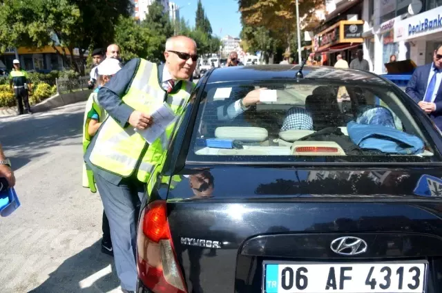 Bilecik'te yayalar için nöbet tuttular Bilecik'te yayalar için nöbet tuttular