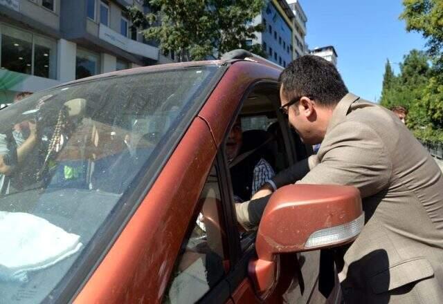 Bilecik Valisine 'Yaya Geçidi Nöbeti' etkinliğinde az kalsın araba çarpıyordu