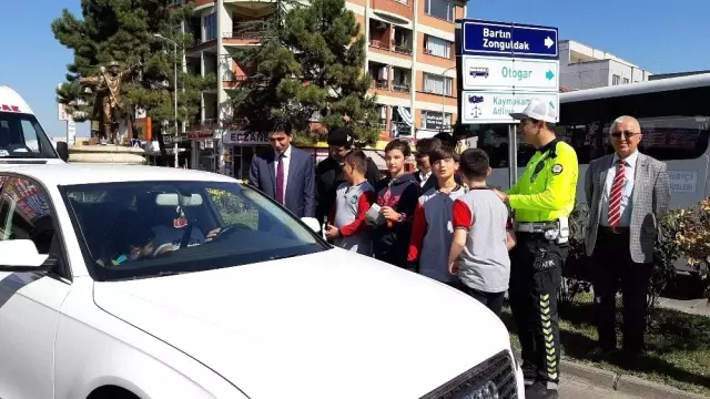 Çaycuma'da 'Öncelik Hayatın, Öncelik Yayanın' etkinliği yapıldı Çaycuma'da 'Öncelik Hayatın, Öncelik Yayanın' etkinliği yapıldı