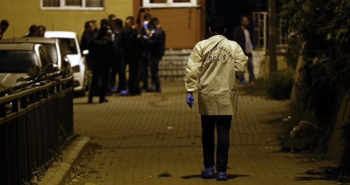 Eşinin boğazını falçata ile keserek öldürdü