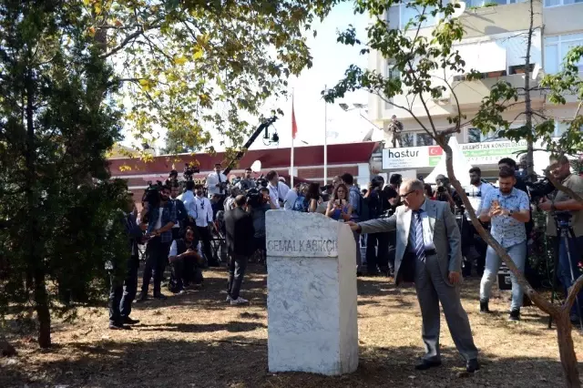 Gazeteci Cemal Kaşıkçı öldürülmesinin 1'inci yıl dönümünde anıldı Gazeteci Cemal Kaşıkçı öldürülmesinin 1'inci yıl dönümünde anıldı