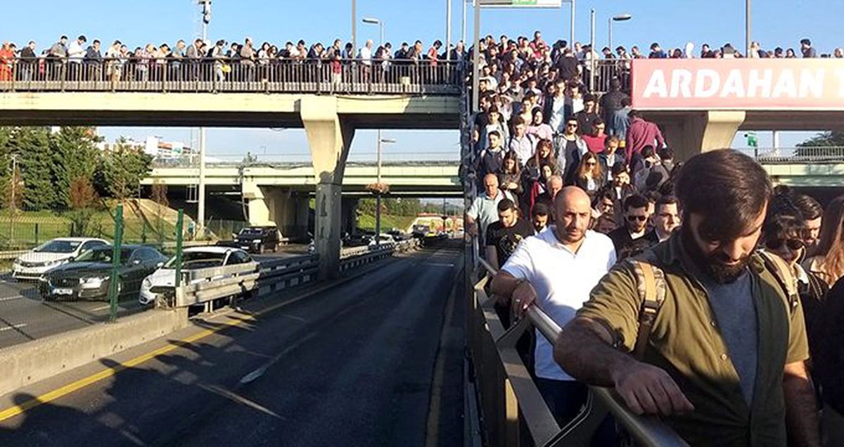 İBB, yoğunluğun yaşandığı Altunizade durağı için 3 ayrı çalışma başlatıldığını duyurdu