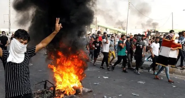 Irak'ta devam eden hükümet karşıtı gösterilerde yaşamını yitirenlerin sayısı 8'e yükseldi Irak'ta devam eden hükümet karşıtı gösterilerde yaşamını yitirenlerin sayısı 8'e yükseldi