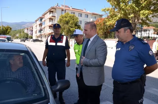Kargı'da 'Yaya Geçidi Nöbeti' uygulaması Kargı'da 'Yaya Geçidi Nöbeti' uygulaması