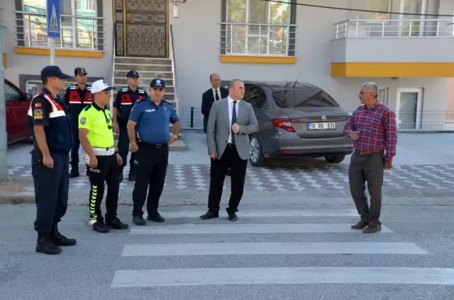 Kargı'da 'Yaya Geçidi Nöbeti' uygulaması Kargı'da 'Yaya Geçidi Nöbeti' uygulaması