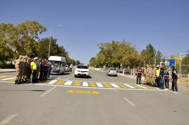 Malatya'nın ilçelerinde de yaya nöbeti tutuldu