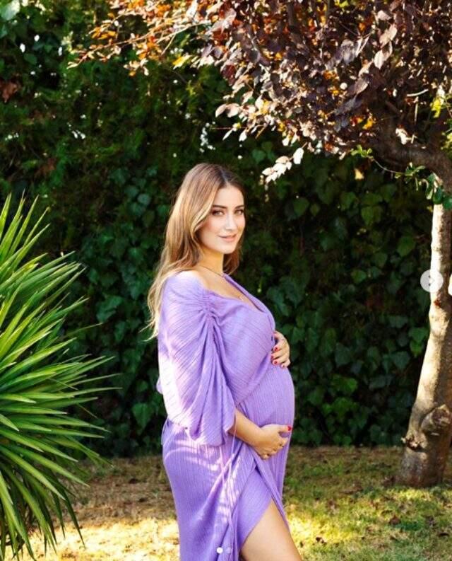 Oyuncu Hazal Kaya'dan mutlu aile tablosu pozu