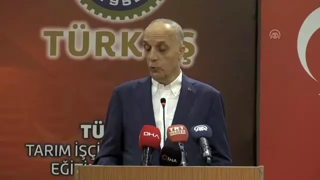 Türk İş Genel Başkanı Atalay: 'Kıdem tazminatı bizim kırmızı çizgimiz' Türk İş Genel Başkanı Atalay: 'Kıdem tazminatı bizim kırmızı çizgimiz'