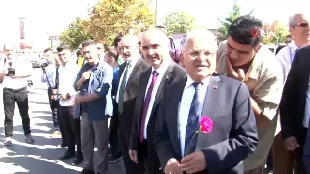 20 bin yaya geçidinde 200 bin kolluk personeliyle yaya güvenliği nöbeti tuttu