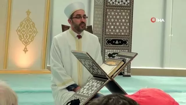 - Alman Bakan Lucha, DİTİB Eyüp Sultan Camii'ni ziyaret etti - Alman Bakan Lucha, DİTİB Eyüp Sultan Camii'ni ziyaret etti