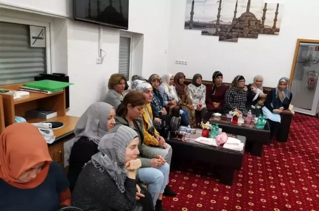 Alman Bakan Lucha, DİTİB Eyüp Sultan Camii'ni ziyaret etti Alman Bakan Lucha, DİTİB Eyüp Sultan Camii'ni ziyaret etti