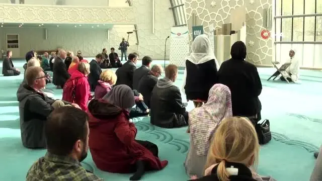 - Alman Bakan Lucha, DİTİB Eyüp Sultan Camii'ni ziyaret etti - Alman Bakan Lucha, DİTİB Eyüp Sultan Camii'ni ziyaret etti