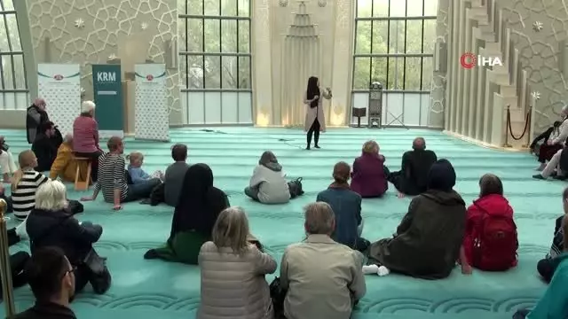 - Alman Bakan Lucha, DİTİB Eyüp Sultan Camii'ni ziyaret etti - Alman Bakan Lucha, DİTİB Eyüp Sultan Camii'ni ziyaret etti