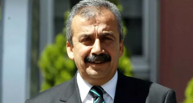 Anayasa Mahkemesi Sırrı Süreyya Önder'in ifade özgürlüğü hakkının ihlal edildiğine ilişkin kararının gerekçesini açıkladı Anayasa Mahkemesi Sırrı Süreyya Önder'in ifade özgürlüğü hakkının ihlal edildiğine ilişkin kararının gerekçesini açıkladı