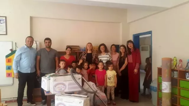 Aydınlı miniklerden, kardeşlerine kocaman yardım eli Aydınlı miniklerden, kardeşlerine kocaman yardım eli