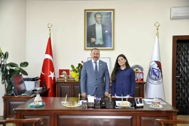 Bir günlüğüne belediye başkanı oldu Bir günlüğüne belediye başkanı oldu