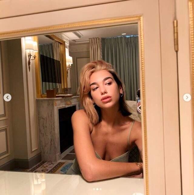 Dua Lipa, yeni imajını cesur fotoğrafıyla takipçilerinin beğenisine sundu