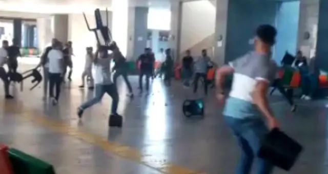 Kartal Anadolu Adliyesi'nde kavga! Sandalyeler havada uçuştu Kartal Anadolu Adliyesi'nde kavga! Sandalyeler havada uçuştu