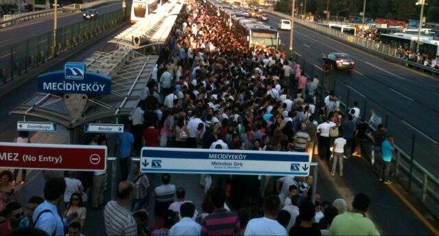 Metrobüsten günlük 450 bin dolar gelir elde ediliyor