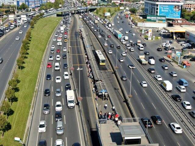 Metrobüsten yıllık 165 milyon dolar kazanç elde ediliyor