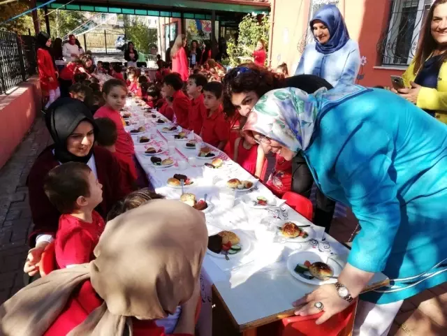 Minik öğrenciler geleneksel sevgi kahvaltısında buluştu Minik öğrenciler geleneksel sevgi kahvaltısında buluştu