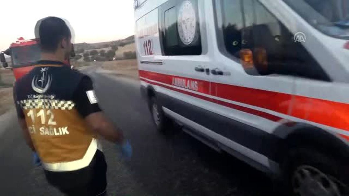 Motosikletle otomobil çarpıştı: 2 yaralı